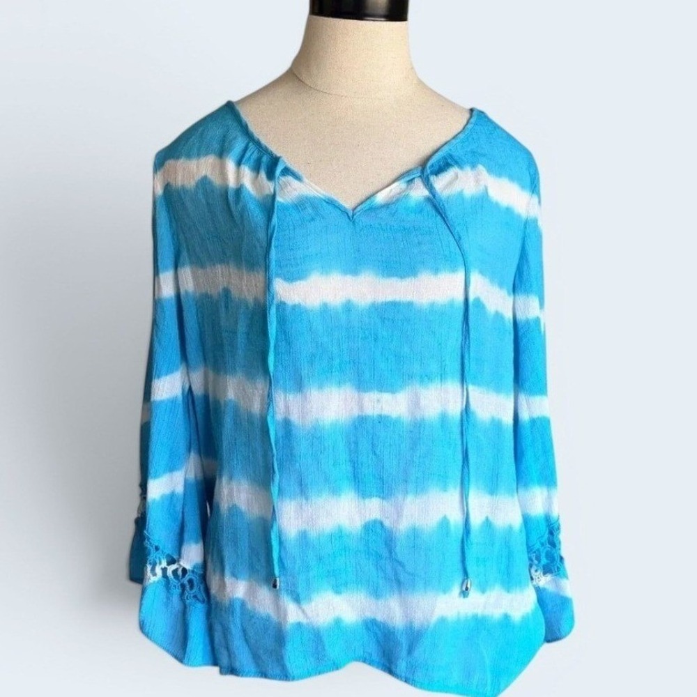 New Directions Blue White Tie Dye Tunic Top Bell Sleeve Crochet Lace Size M